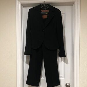 Signature by Larry Levine Black Women's Two-Piece Suit Blazer and Straight Pants
